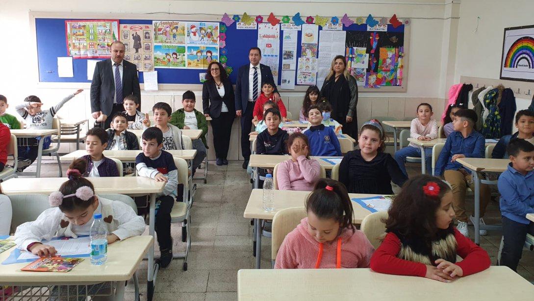 İlçe Milli Eğitim Müdürümüz Sayın Kenan YAVUZ Mehmet Kemal Dedeman İlkokulu Karne Törenine katılarak öğrencilerimize karnelerini vermiştir.