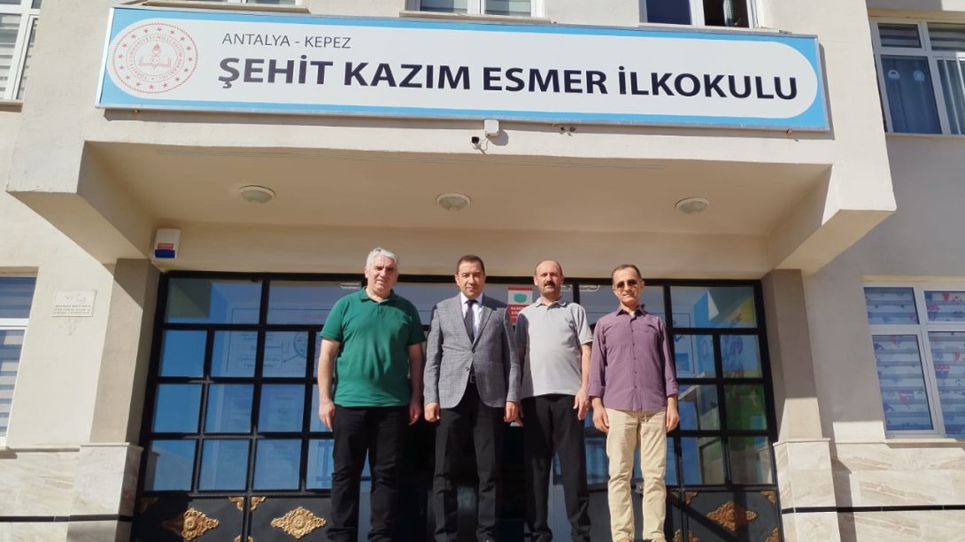 İlçe Milli Eğitim Müdürümüz Sayın Kenan YAVUZ Şehit Kazım Esmer İlkokulu Müdürlüğünü ziyaret ederek öğretmenlerimiz ile bir araya geldi.  