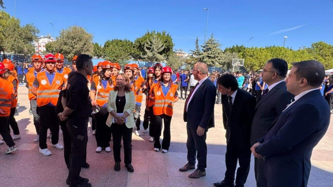 13 Ekim Dünya Afet Risklerinin Azaltılması Günü etkinlikleri, Kepez Hızır Reis MTAL'de gerçekleştirildi.