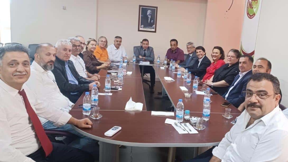 İlçe Millî Eğitim Müdürümüz Sayın Kenan YAVUZ başkanlığında; Şube Müdürümüz Sayın Yener YILDIRIM ve okul müdürlerimizin katılımlarıyla Mesleki Eğitim Toplantısı